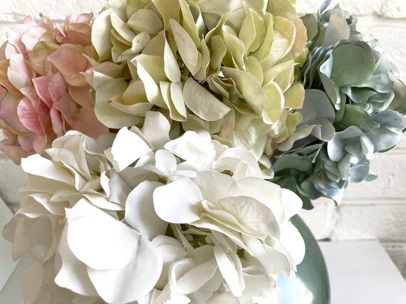 Wholesale Artificial vs. Fresh Flowers: 7 Profit Charts Every Florist Needs to See